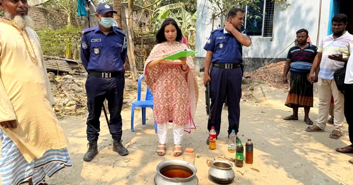 সদরপুরে ভেজাল মধু তৈরি, ব্যবসায়ীকে জরিমানা