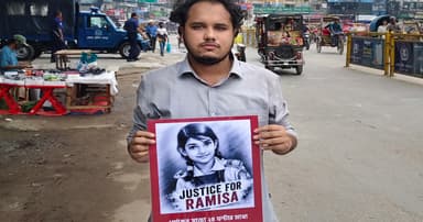 বগুড়ায় “Justice for Ramisa” প্ল্যাকার্ড হাতে মাভাবিপ্রবি শিক্ষার্থীর একক প্রতিবাদ