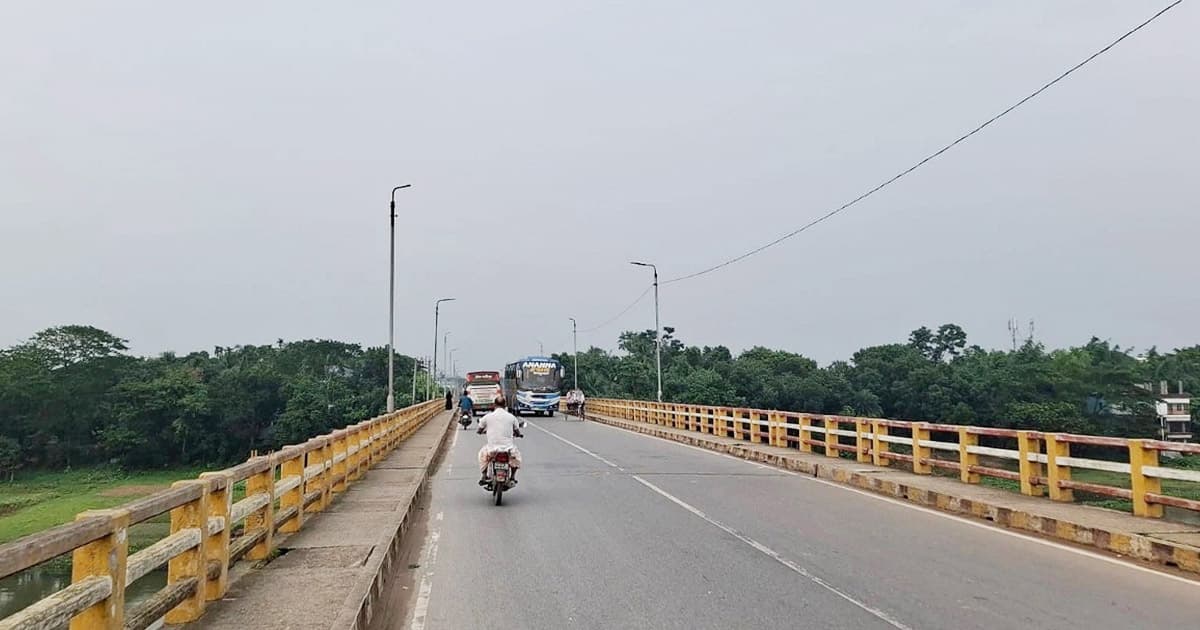কাপাসিয়ায় টোল আদায় হলেও বেহাল ফকির মজনু শাহ সেতু