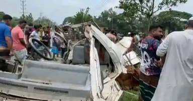 কিশোরগঞ্জে গরুবাহী পিকআপ দুর্ঘটনায় নিহত ১, আহত ৩