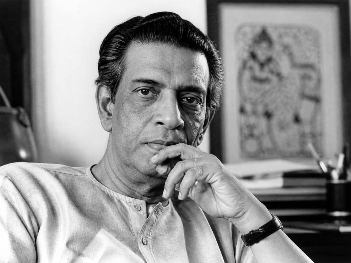 হৃদযন্ত্রের জটিলতার কারণে ১৯৯২ সালের ২৩ এপ্রিল সত্যজিৎ রায় মৃত্যুবরণ করেন।