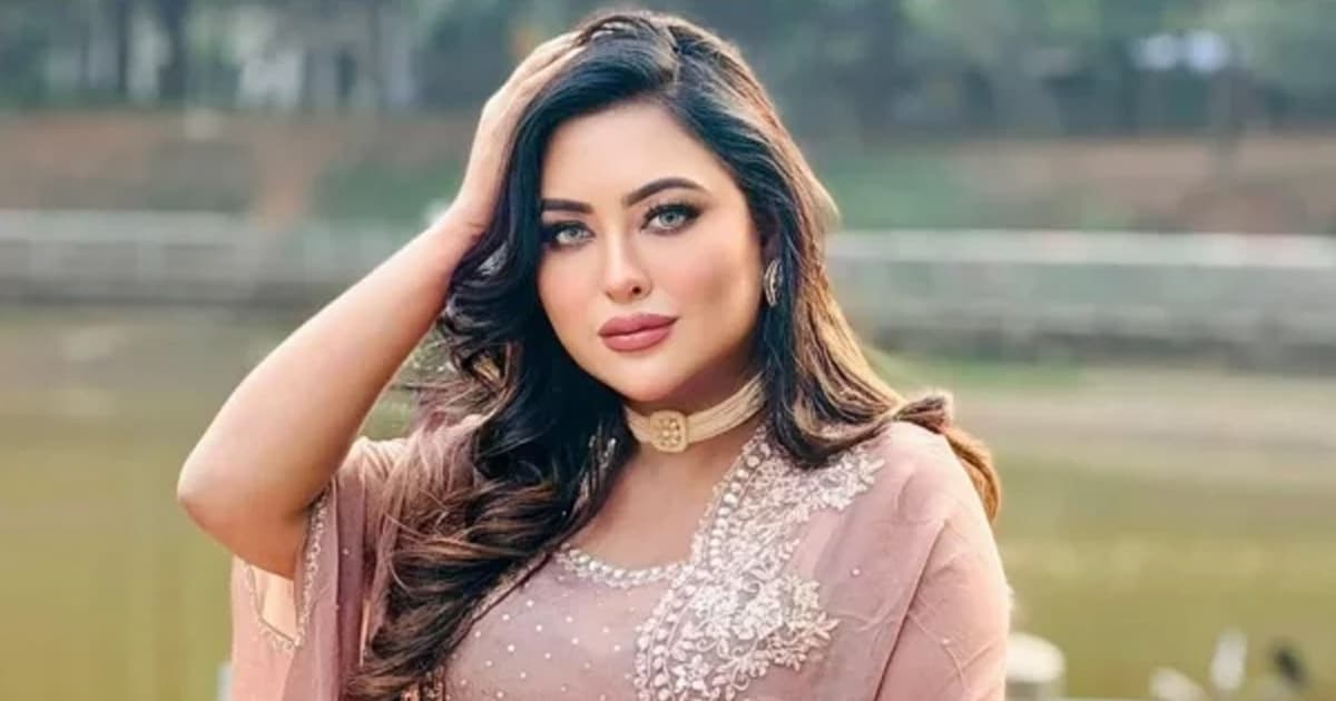 এফডিসি থেকে তানহা তাসনিয়ার মোবাইল চুরি