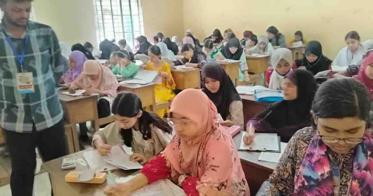 ভোলায় মেধা যাচাইয়ে পরীক্ষায় বসেছে ১,৭০০ শিক্ষার্থী