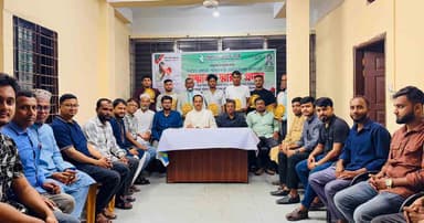 বড়লেখায় হেলমেট পরা ১০ চালককে সম্মাননা