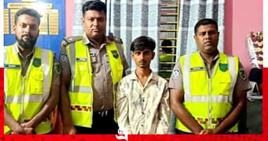 শার্শায় মোটরসাইকেলে গাঁজা বহনের সময় যুবক আটক