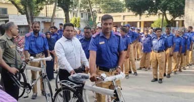 আত্রাইয়ে ৬৮ গ্রাম পুলিশের মাঝে সাইকেল বিতরণ