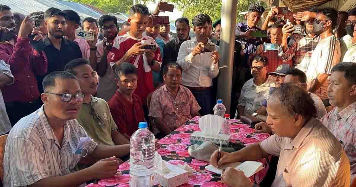 সাজেকে অবরোধ নিরসনে বৈঠক ব্যর্থ, অনড় দুই পক্ষ