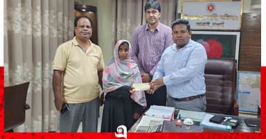 অসহায় কোহিনূরের চিকিৎসায় অর্থ সহায়তা দিলেন আত্রাইয়ের ইউএনও