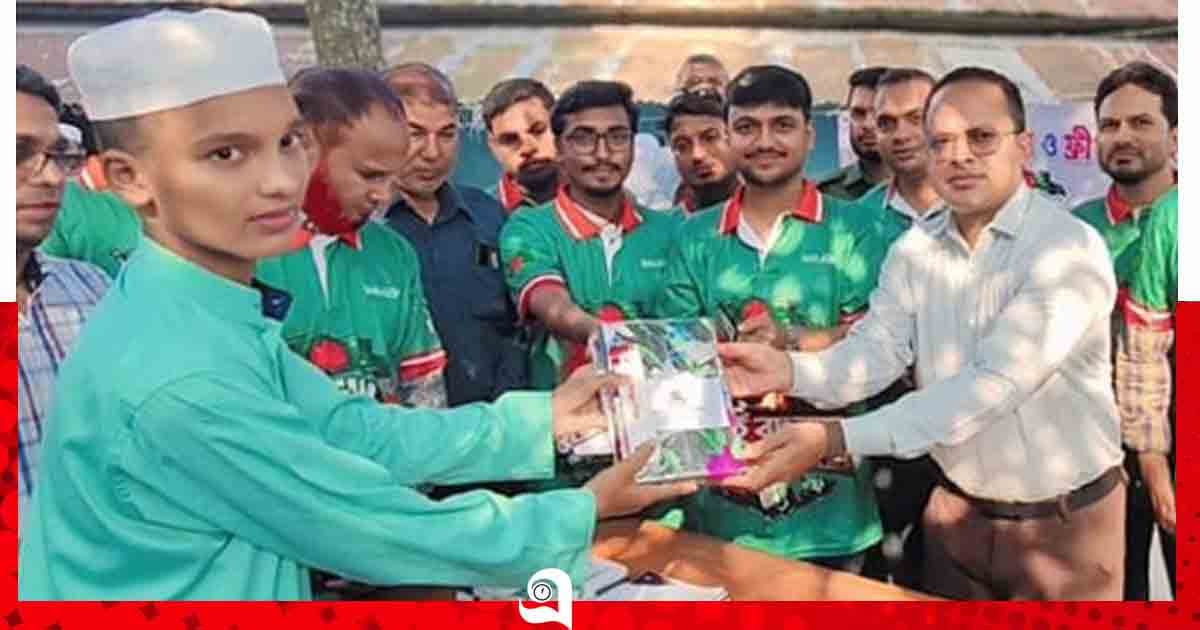 গোমস্তাপুরে মাদ্রাসা শিক্ষার্থীদের বিনামূল্যে চিকিৎসাসেবা ও ওষুধ প্রদান