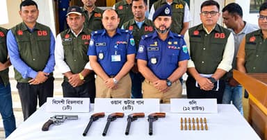 পাবনায় বিদেশি রিভলবারসহ গ্রেপ্তার ৪
