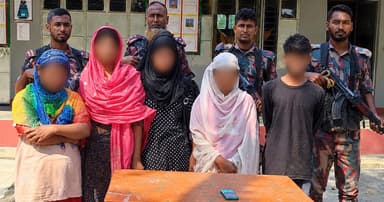 মহেশপুর সীমান্তে দালালসহ আটক ৪ নারী