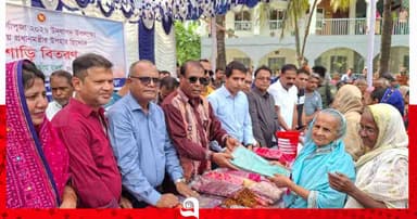 বগুড়ায় প্রধানমন্ত্রীর উপহারের শাড়ি পেলেন ২ হাজার ৩০০ নারী