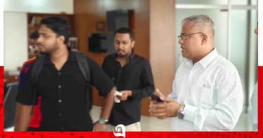 চুয়েটে তালা ভেঙে অফিসে ঢুকলেন নতুন উপাচার্য
