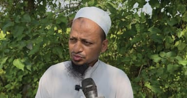 সড়কের দুরবস্থা নিয়ে সাক্ষাৎকার, ব্যবসায়ীর মাথায় চার সেলাই