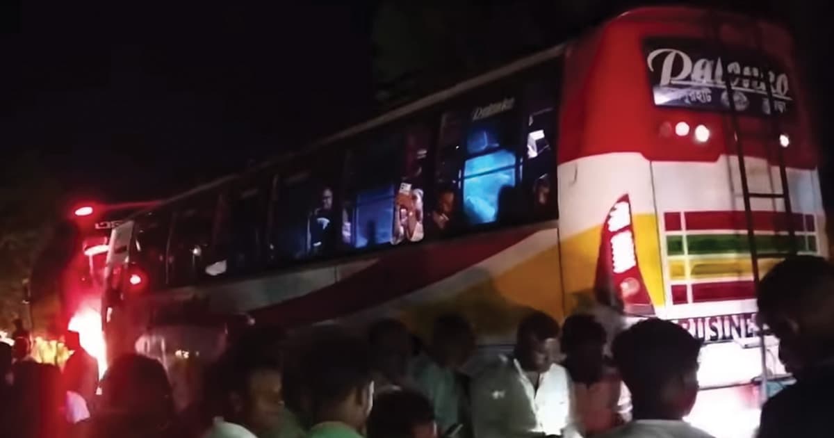 ট্রাকের ধাক্কায় দুমড়েমুচড়ে গেল অটোরিকশা, নিহত ২