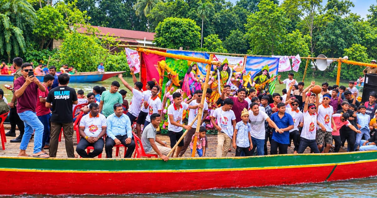 অশ্রুভেজা বিদায়ে শেষ ভাঙ্গুড়ার দুর্গোৎসব