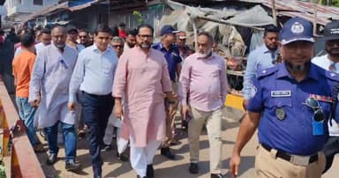 ট্রলারডুবিতে শিশুর মৃত্যু, নিখোঁজ মায়ের সন্ধানে অভিযান
