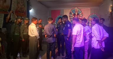 ময়মনসিংহে নবমীর উৎসবে মণ্ডপে মণ্ডপে ভিড়