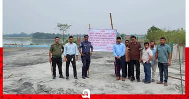 শীতলক্ষ্যার তীরে বালু জব্দ