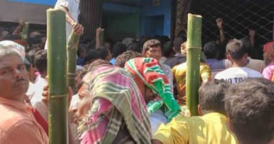 সারের জন্য হাহাকার, সংকট নেই বলছে কৃষি বিভাগ