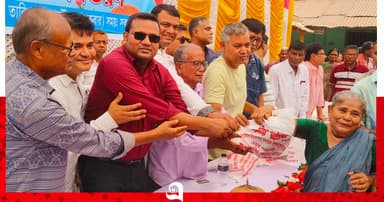 পাঁচবিবিতে দুর্গাপূজা উপলক্ষে পূজাসামগ্রী বিতরণ