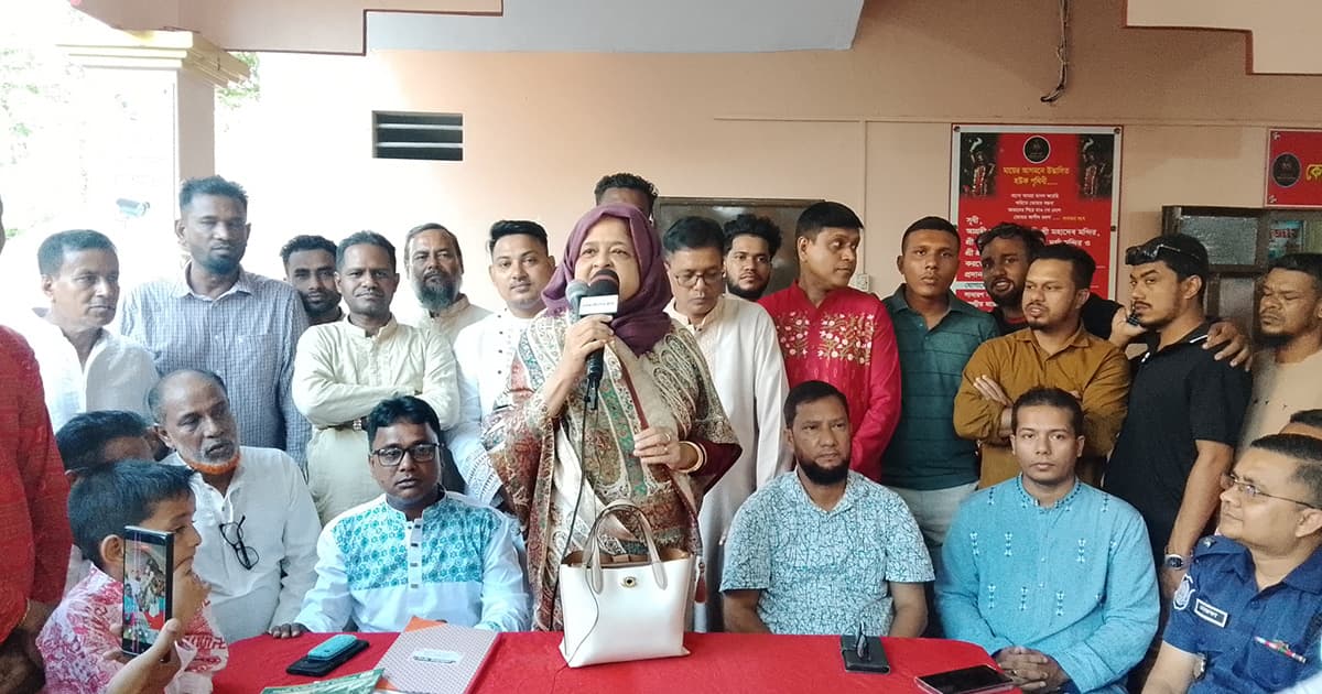 ওসমানীনগরে পূজামণ্ডপে সনাতন ধর্মাবলম্বীদের সঙ্গে শুভেচ্ছা বিনিময়