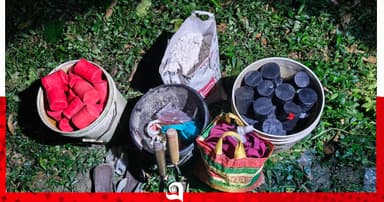 চাঁপাইনবাবগঞ্জে ককটেলসহ বিস্ফোরক সরঞ্জাম উদ্ধার
