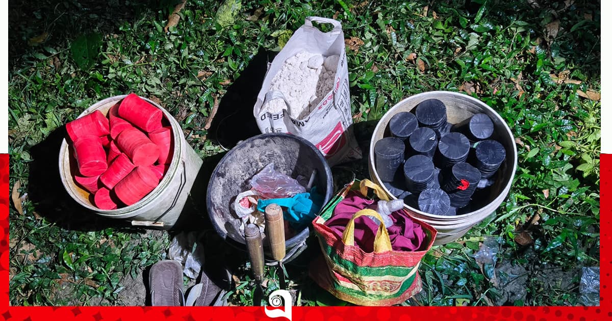 চাঁপাইনবাবগঞ্জে ককটেলসহ বিস্ফোরক সরঞ্জাম উদ্ধার