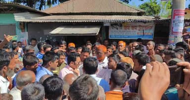 হাতীবান্ধায় সারের সংকট, মহাসড়ক অবরোধ কৃষকদের