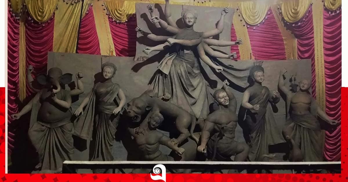 বেড়ায় দুর্গাপূজা ঘিরে উৎসবের আমেজ