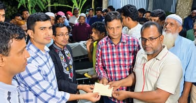 পাবনায় বজ্রপাতে নিহতদের পরিবারকে আর্থিক সহায়তা