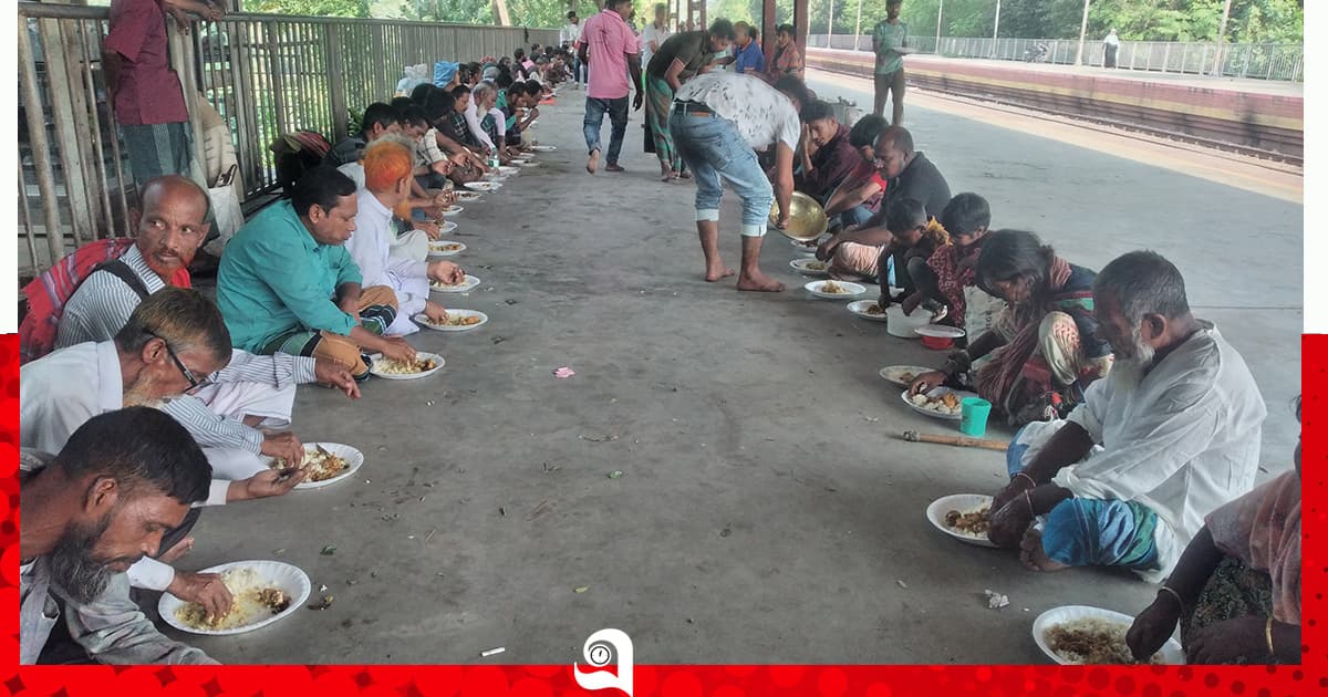 ক্ষুধার্ত মানুষের পাশে ‘হাসিমুখ ফাউন্ডেশন’