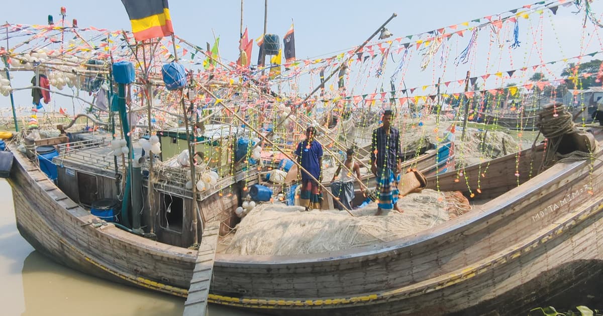 নিষেধাজ্ঞা শেষ, মাছ ধরতে প্রস্তুত জেলেরা