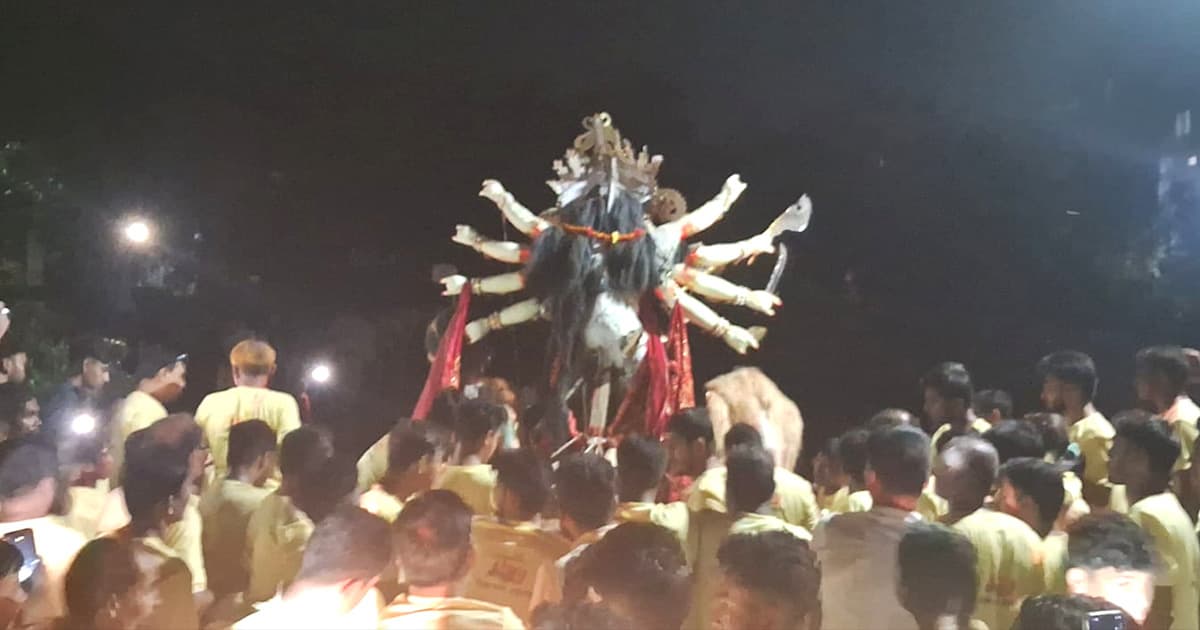 রাউজানে উৎসবমুখর পরিবেশে প্রতিমা বিসর্জন
