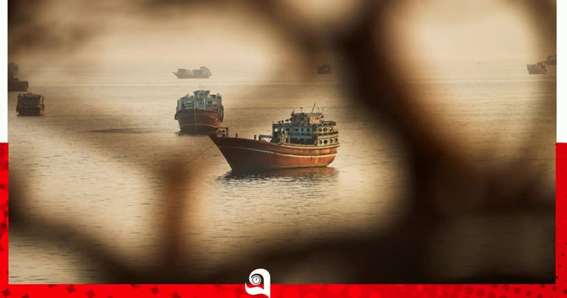 ট্যাংকারে হামলার পর হরমুজ প্রণালি বন্ধ করল ইরান