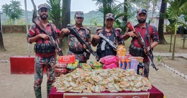 বিজিবির অভিযানে বিপুল ভারতীয় পণ্য জব্দ