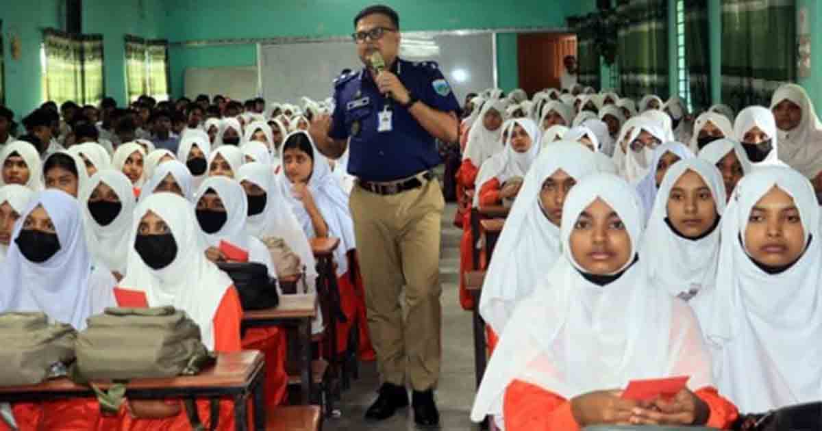মাদক, বাল্যবিবাহ ও সাইবার ঝুঁকি নিয়ে পুলিশের কর্মশালা