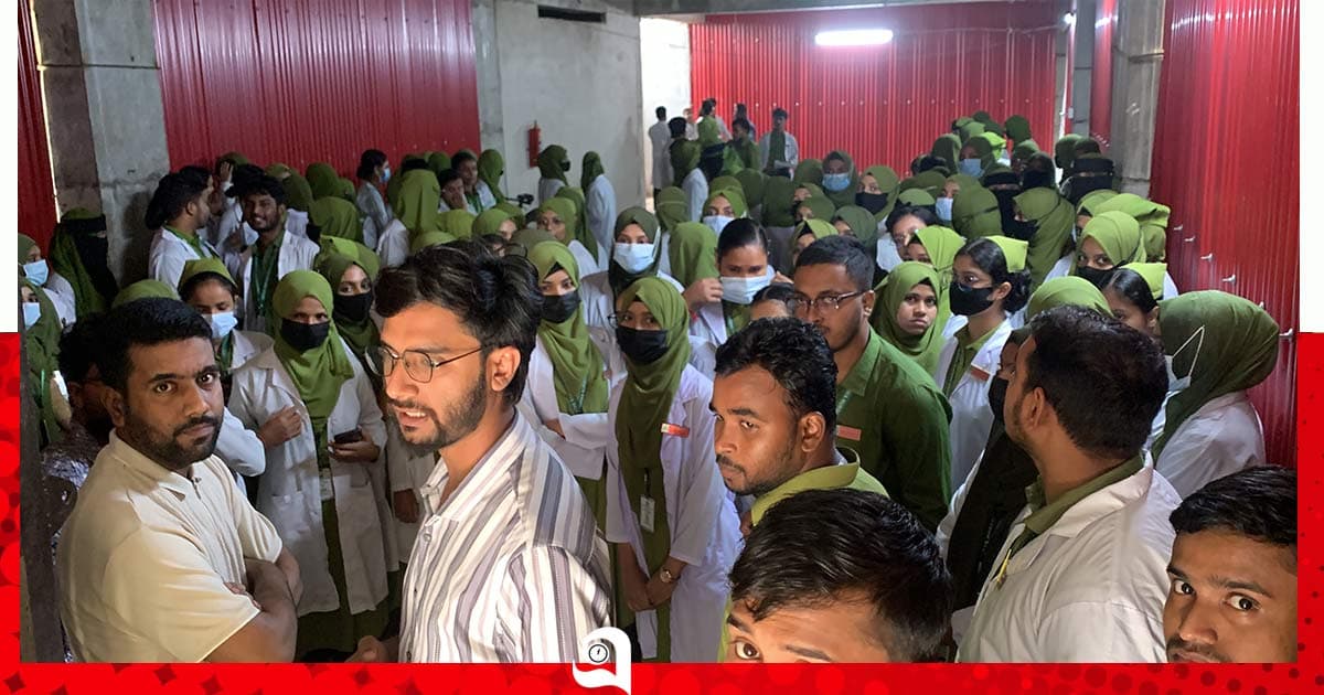 আন্দোলনের মুখে অধ্যক্ষের পদত্যাগ