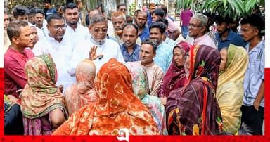 আগুনে ক্ষতিগ্রস্থদের পাশে জনপ্রতিনিধি ও প্রশাসন