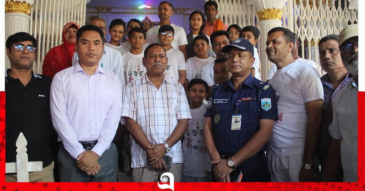 সম্প্রীতির বার্তা নিয়ে পূজামণ্ডপে জনপ্রতিনিধি