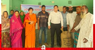 দুমকিতে জেলেদের মাঝে চাল বিতরণ