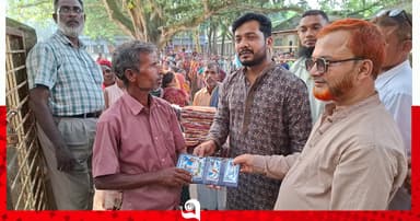 সৈয়দপুরে পূজার আনন্দ ভাগাভাগি, শাড়ি-লুঙ্গি বিতরণ