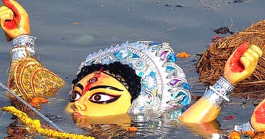 বিসর্জনে বিদায় নিলেন দেবী দুর্গা