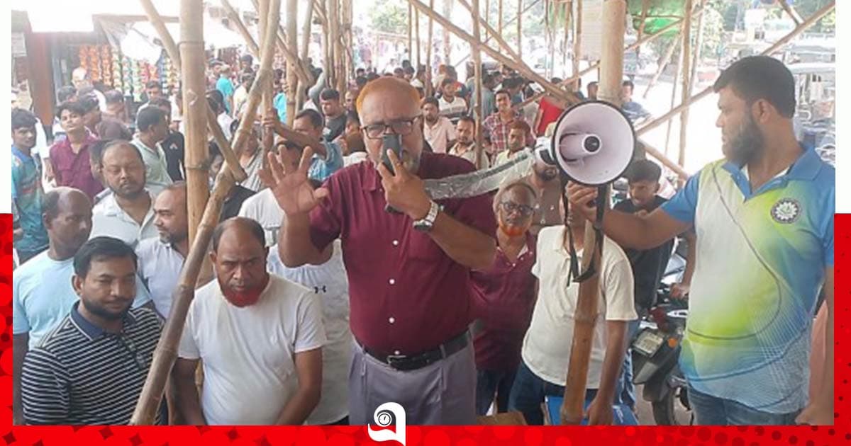 বেনাপোলে ট্রান্সপোর্ট মালিকদের বিক্ষোভ, পণ্য পরিবহন বন্ধ