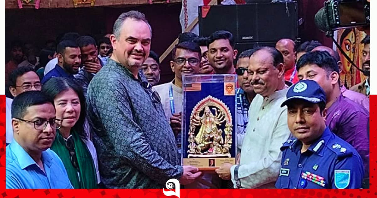 পূজামণ্ডপে মার্কিন রাষ্ট্রদূত, বোস কেবিনে চা