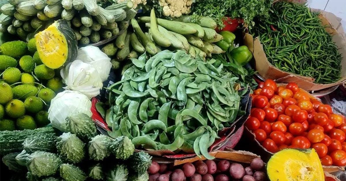 রামগঞ্জে শীতের সবজির চড়া দাম, চাপে ক্রেতারা