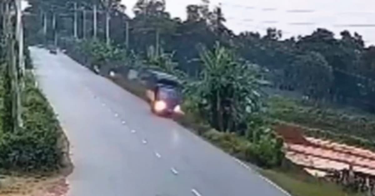 কাভার্ড ভ্যানের চাপায় দুই বোন নিহত