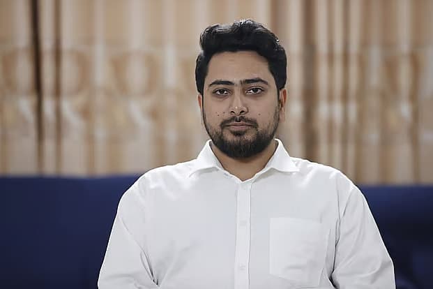 আ.লীগ আমলের পরিস্থিতি তুলে ধরে পিরোজপুরে মানিক পশারীর দাফনে বাধার নিন্দা জানালেন নাহিদ ইসলাম