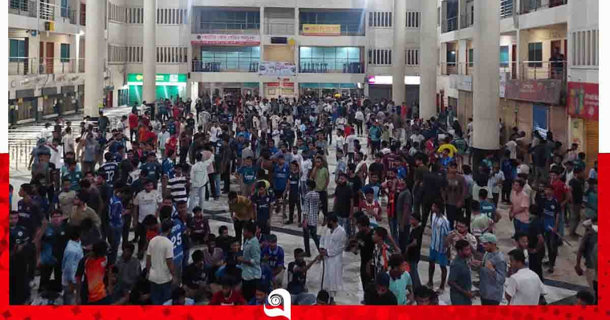 রাবি শিক্ষার্থীকে মারধরের অভিযোগ রেল কর্মচারীদের বিরুদ্ধে, রাজশাহী স্টেশন ভাঙচুর