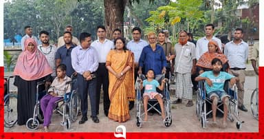 শিবচরে সুবিধাবঞ্চিতদের মাঝে হুইল চেয়ার ও টিন বিতরণ